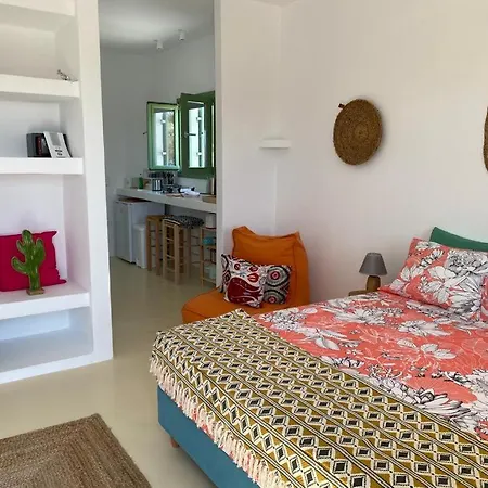 Apartment Secret Garden - With Jacuzzi Parikia (Paros)